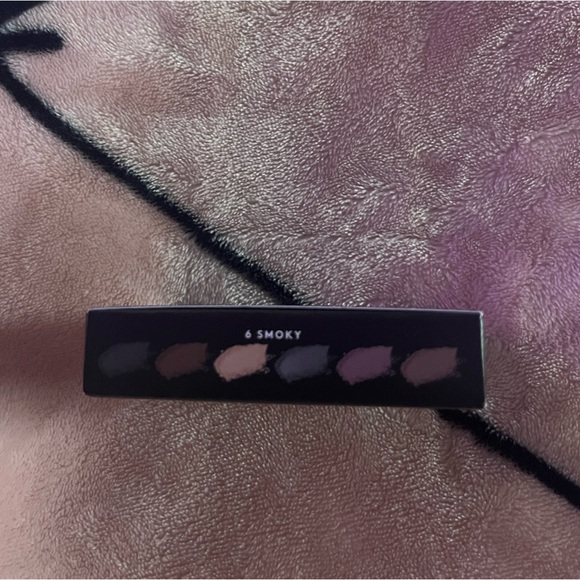 Fenty Beauty by Rihanna eyeshadow palette - Picture 7 of 7